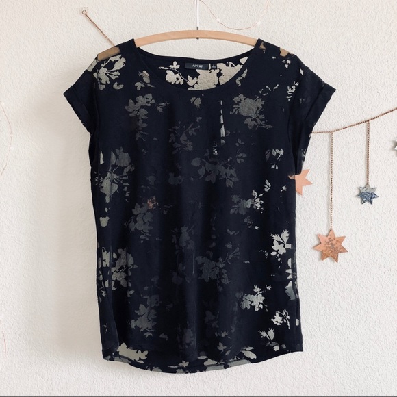 Apt. 9 Tops - Apt. 9 Flower Blouse